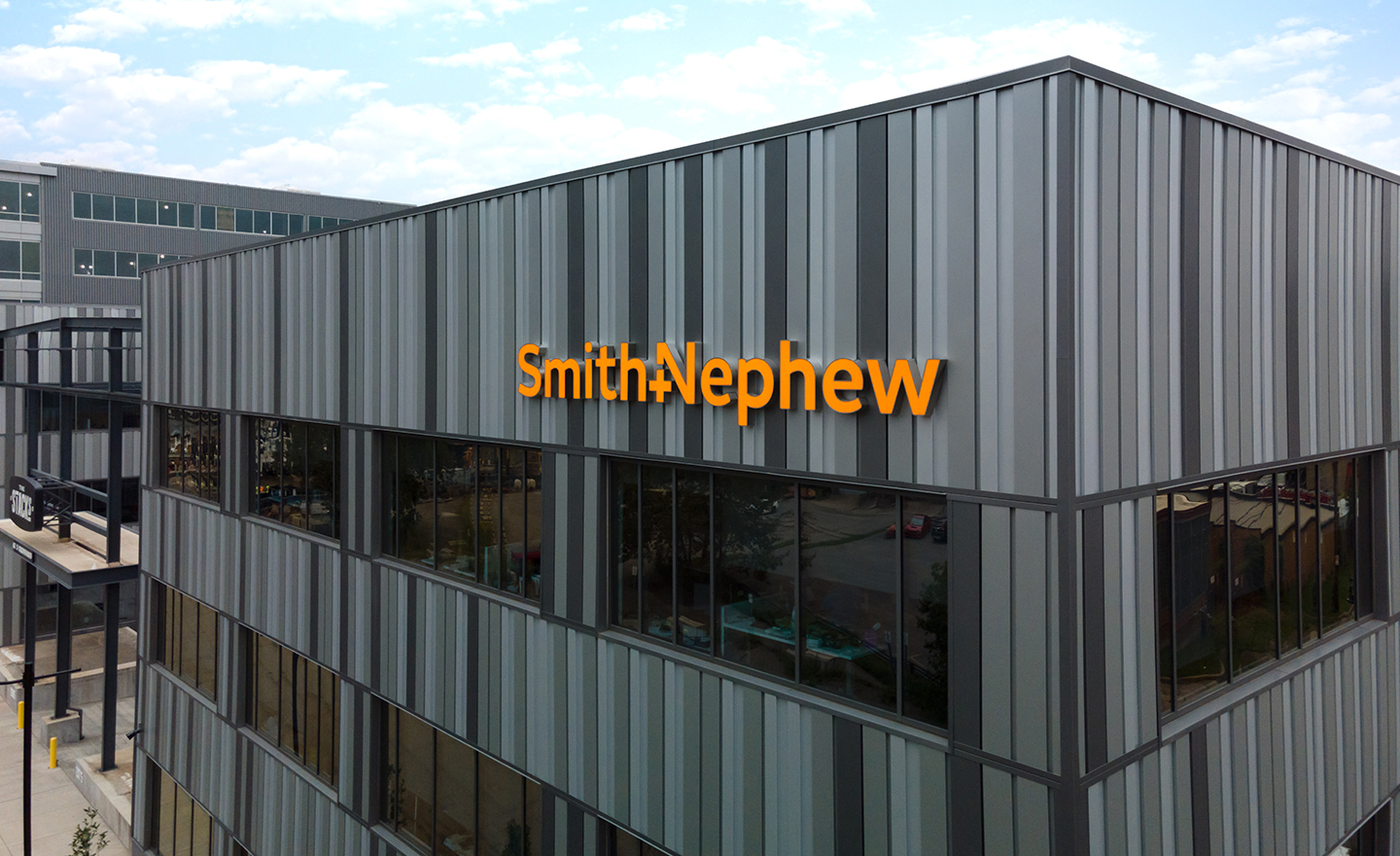 Smith&Nephew Building Sign
